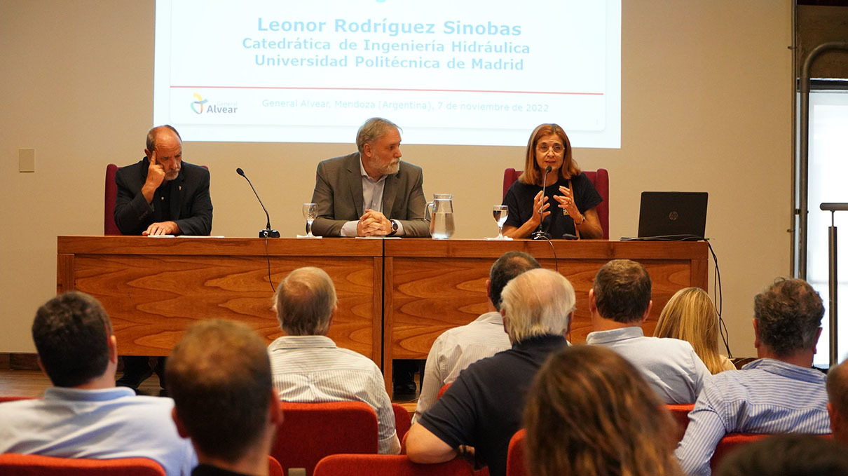 Visita de la Prof. Dra. Leonor Rodríguez Sinobas, coordinadora de la Comunidad UPMWater de la Universidad Politécnica de Madrid.